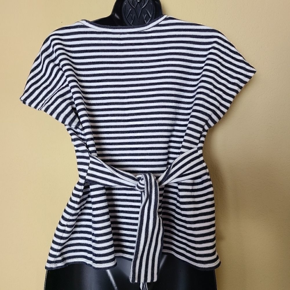 Express Striped Short Sleeve Top - Picture 5 of 8